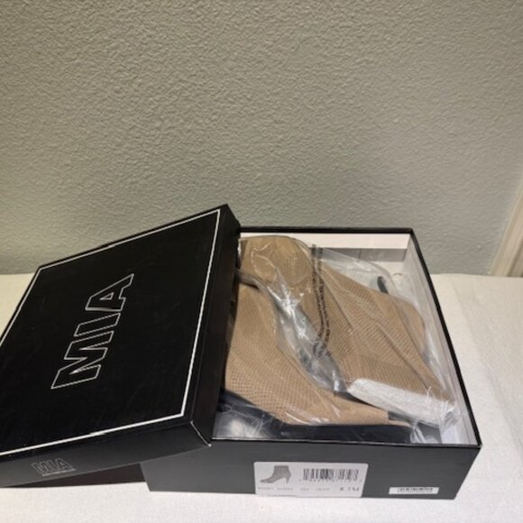 NEW MIA Sock Bootie Heels – Tan Knit Peep Toe, Size 8.5, Original Box - Picture 6 of 6